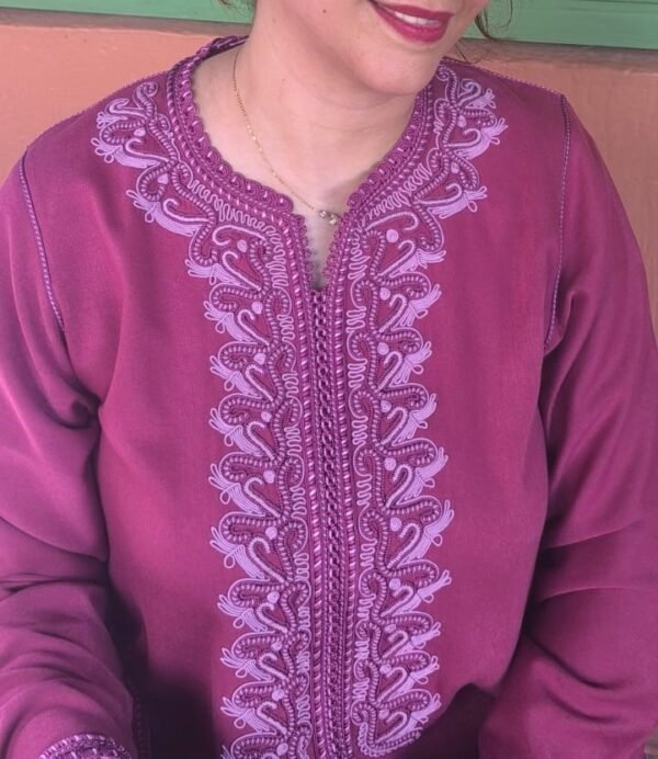 Une jellaba marocaine traditionnelle fait main handmade – Image 6