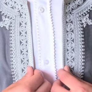 Chemise traditionnelle pour homme.