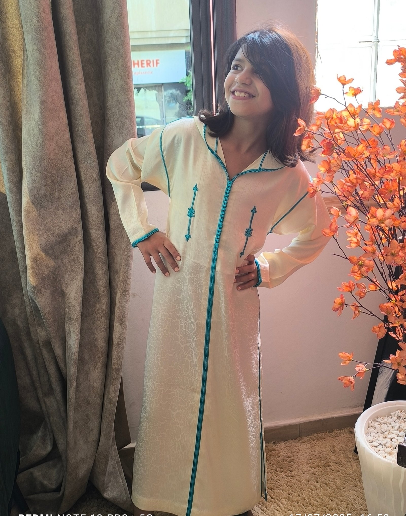 superbe djellaba pour fillette fait à la main